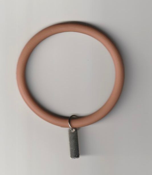 زينة علاقة تلفون